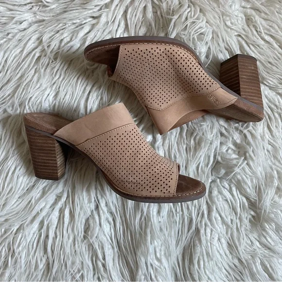 TOMS Majorca Peep Toe Platform Sandal Block Heel Nude Nubuck Leather EUC Size 8 - Picture 4 of 9